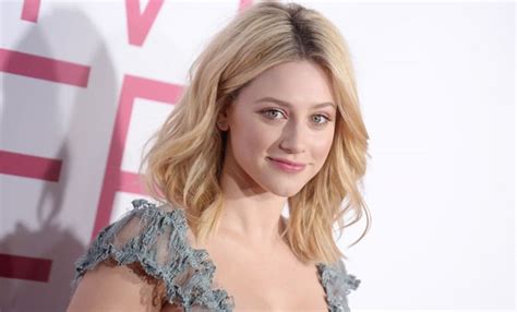 lili reinhart feet|Lili Reinhart Height, Age, Wiki, Biography, Boyfriend, Net Worth,。